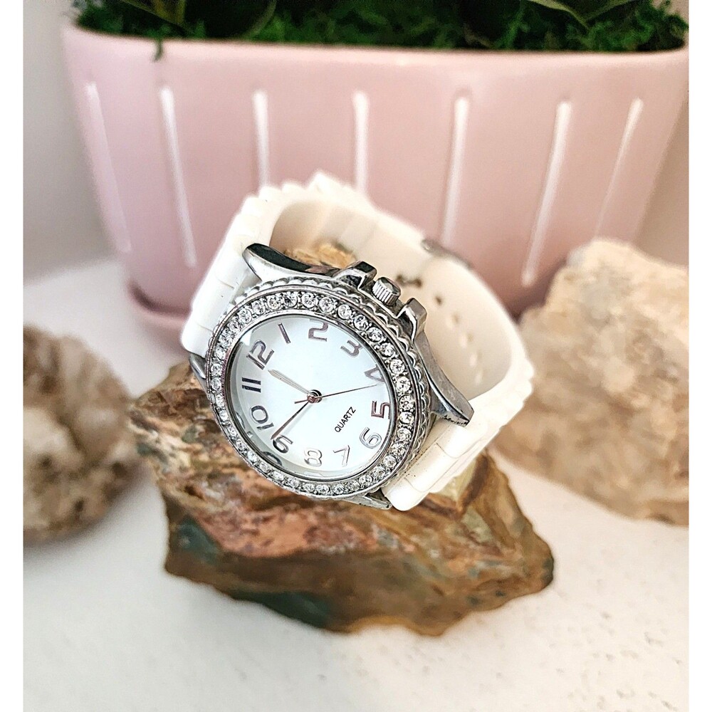 Woman's Fashion Quartz Watch - #RU-1000